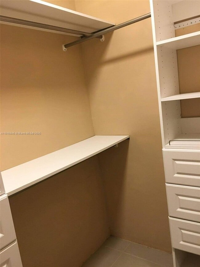 9320 Johnson St in Pembroke Pines, FL - Foto de edificio - Building Photo