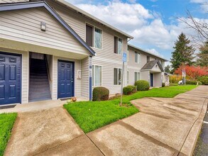 Bristol Court Apartments in Milwaukie, OR - Foto de edificio - Building Photo
