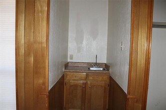 613 NW Renfro St in Burleson, TX - Building Photo - Building Photo