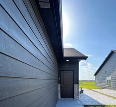 13513 Haskell Ct in Wichita, KS - Foto de edificio - Building Photo