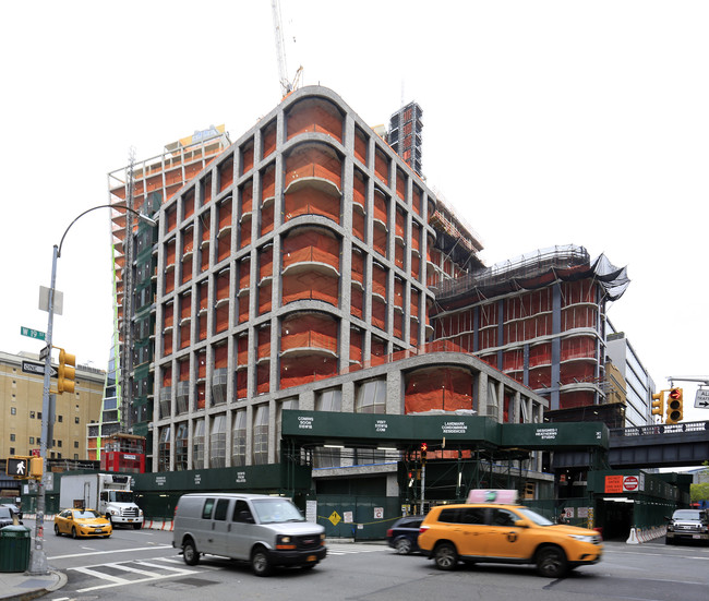 501 W 18th St in New York, NY - Building Photo - Building Photo