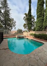 18406 Tuba St in Los Angeles, CA - Foto de edificio - Building Photo