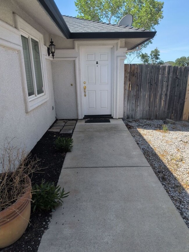 21951 Klamath River Pl in Cottonwood, CA - Building Photo - Building Photo