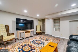 12400 Bennett Rd in Herndon, VA - Building Photo - Building Photo