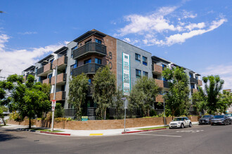 Hudson Lux in Los Angeles, CA - Building Photo - Building Photo