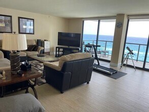 250 S Ocean Blvd in Boca Raton, FL - Building Photo - Building Photo