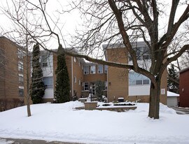 31 Shallmar Blvd in Toronto, ON - Building Photo