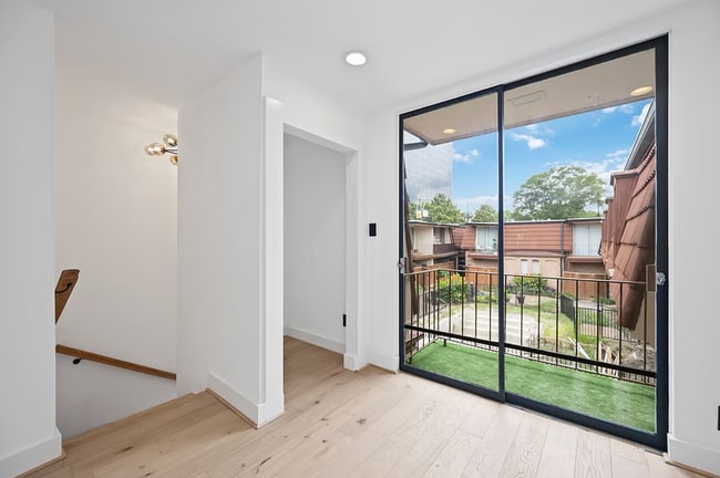 3401 Timmons Ln in Houston, TX - Building Photo - Building Photo
