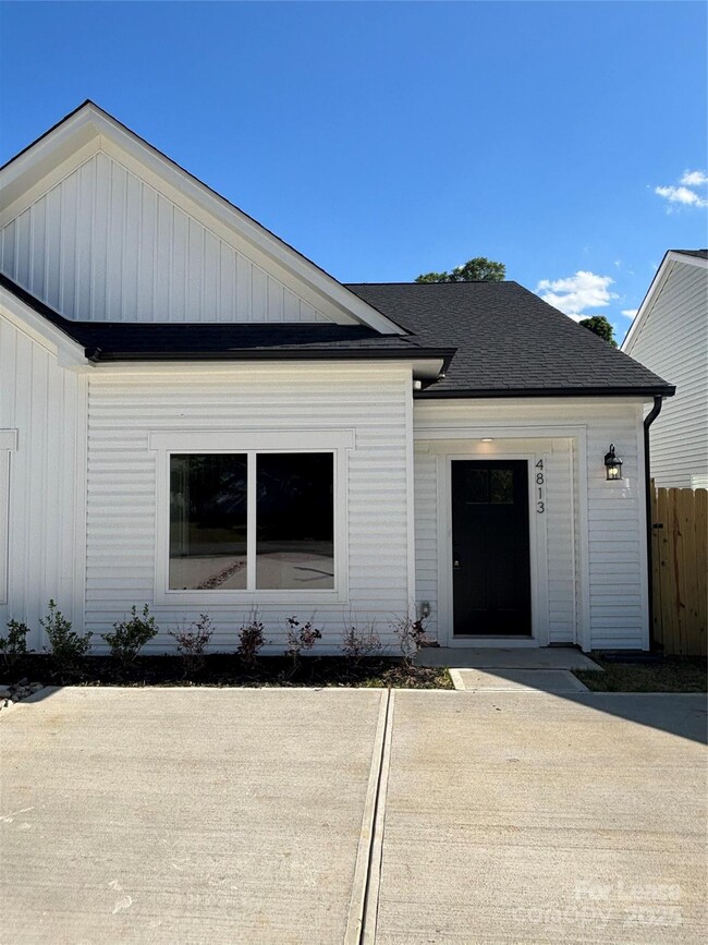 4813 Victoria Ave in Charlotte, NC - Building Photo - Building Photo