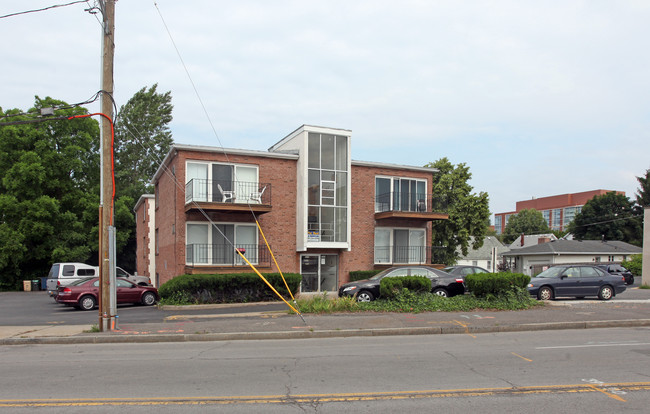 1545 Mt Hope Ave in Rochester, NY - Building Photo - Building Photo