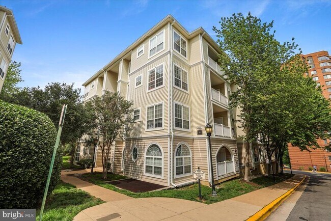property at 4551 Strutfield Ln