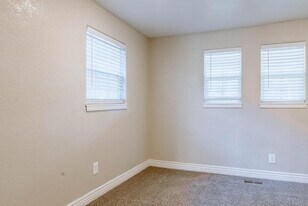 620 W Willamette Ave in Colorado Springs, CO - Building Photo