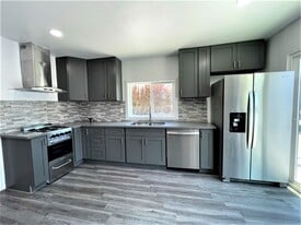 8650 Orion Ave in North Hills, CA - Building Photo