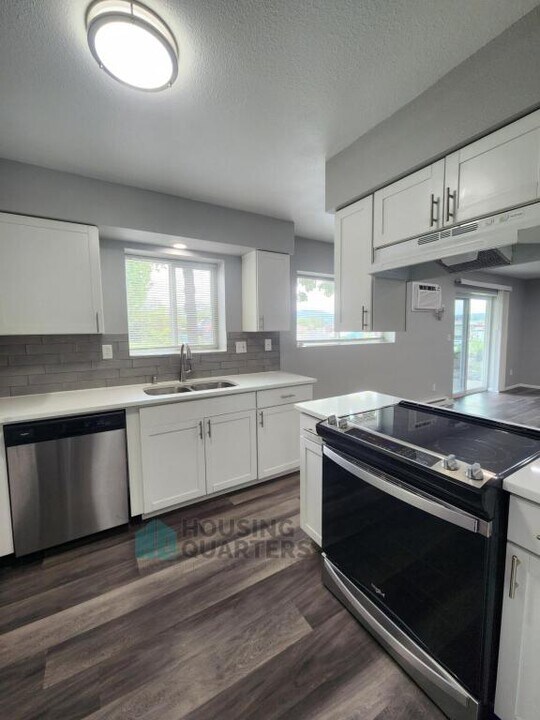 12421 E Riverside Ave in Spokane Valley, WA - Building Photo