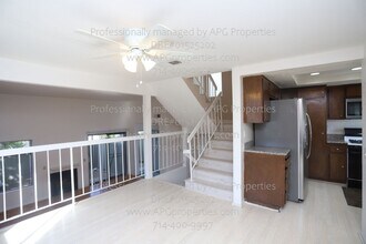 2000 W Palmyra Ave in Orange, CA - Building Photo - Building Photo