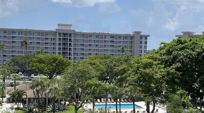 2691 S Course Dr in Pompano Beach, FL - Foto de edificio - Building Photo