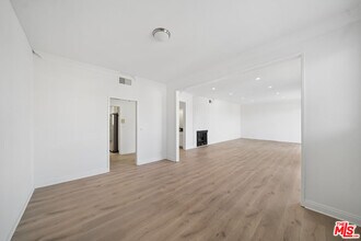 333 S Elm Dr in Beverly Hills, CA - Building Photo - Building Photo