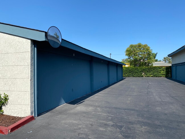 372 W Bay St in Costa Mesa, CA - Foto de edificio - Building Photo