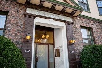 BK Bernkastle Apartments in Seattle, WA - Building Photo - Building Photo