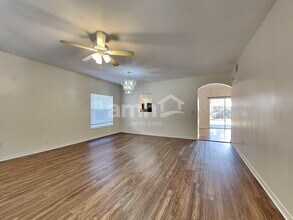 6516 Summer Cove Dr in Riverview, FL - Foto de edificio - Building Photo