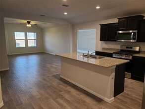 2221 Myrtle Beach Dr in Fort Worth, TX - Foto de edificio - Building Photo