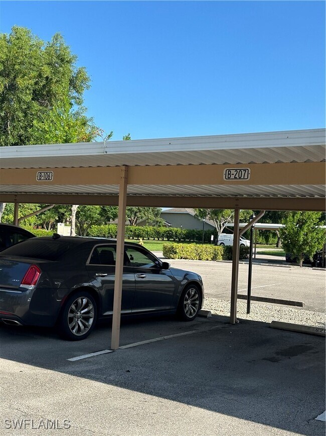 1950 W Crown Pointe Blvd in Naples, FL - Building Photo - Building Photo