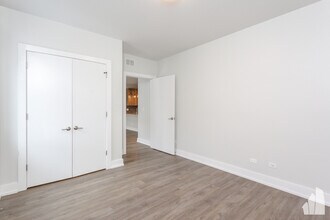 2111 S Halsted St, Unit 202 in Chicago, IL - Foto de edificio - Building Photo