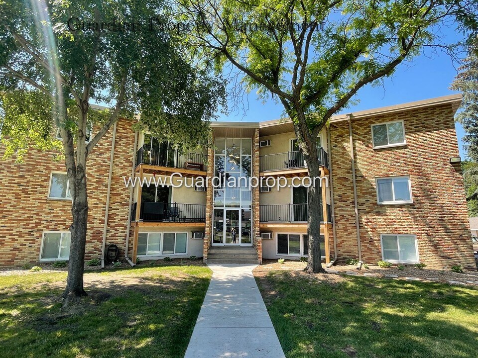 105 Dean Ave E in Champlin, MN - Building Photo