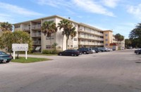 Palm Lake Apartments in Miami, FL - Foto de edificio - Building Photo