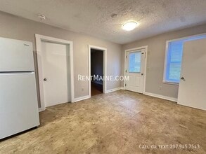 119 Main St in Bucksport, ME - Foto de edificio - Building Photo