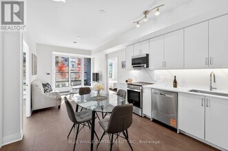 700 Sheppard Ave W in Toronto, ON - Building Photo - Building Photo