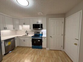 7 Saint James Pl, Unit 724 in Nashua, NH - Building Photo