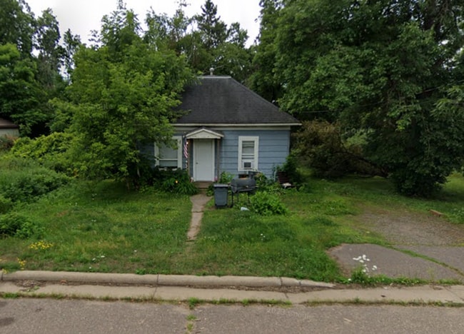 property at 218 Sabin Ave W