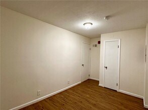 800 Oakland Beach Ave in Warwick, RI - Building Photo - Building Photo