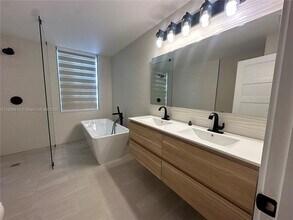 14807 Balgowan Rd in Miami Lakes, FL - Building Photo - Building Photo