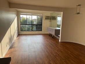 1440 Veteran Ave, Unit 510 in Los Angeles, CA - Foto de edificio - Building Photo