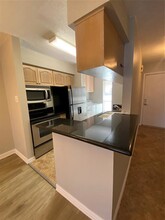 311 Yacht Club Ln in Seabrook, TX - Foto de edificio - Building Photo