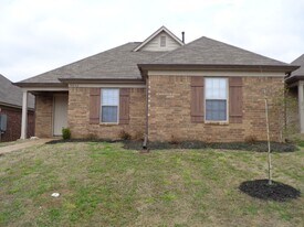 10062 Mill Hill Ave in Cordova, TN - Building Photo