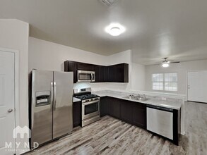 1004 N Donald Way in Mustang, OK - Building Photo - Building Photo