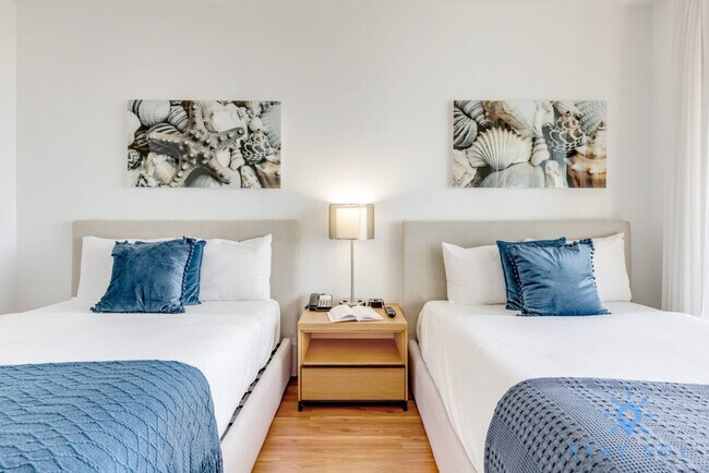 2602 E Hallandale Beach Blvd in Hallandale Beach, FL - Foto de edificio - Building Photo