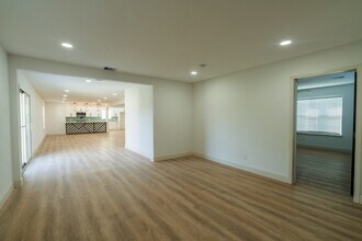 1402 Bayou Shore Dr in Galveston, TX - Building Photo - Building Photo