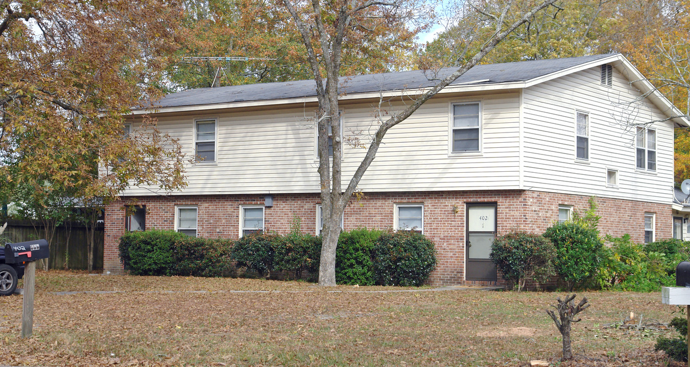 Camelot Apartments in Leesville, SC - Foto de edificio