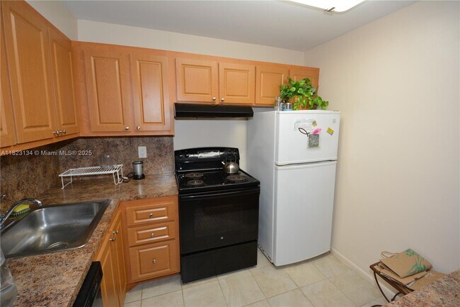6500 Cypress Rd in Plantation, FL - Building Photo - Building Photo