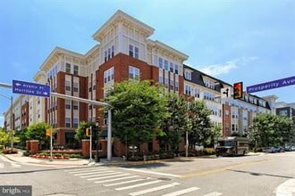 2665 Prosperity Ave, Unit 209 in Fairfax, VA - Foto de edificio - Building Photo