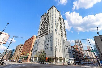 330 W Grand Ave, Unit 1206 in Chicago, IL - Foto de edificio - Building Photo