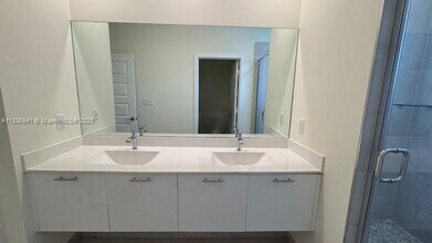 10295 NW 64th Terrace in Doral, FL - Building Photo - Building Photo