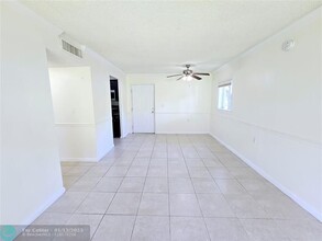 1056 Benoist Farms Rd in Royal Palm Beach, FL - Building Photo - Building Photo