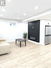 22 Pine Hill Cres in Aurora, ON - Building Photo - Building Photo