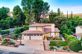 6058 Hedgewall Dr in Westlake Village, CA - Building Photo - Building Photo
