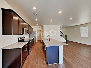 72 Pyramid Lake Ln in Henderson, NV - Building Photo - Building Photo